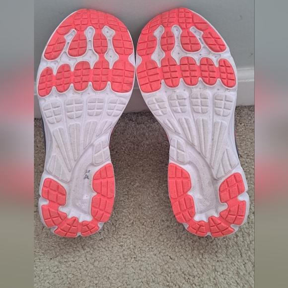Womens under Armour shoes - Picture 5 of 5